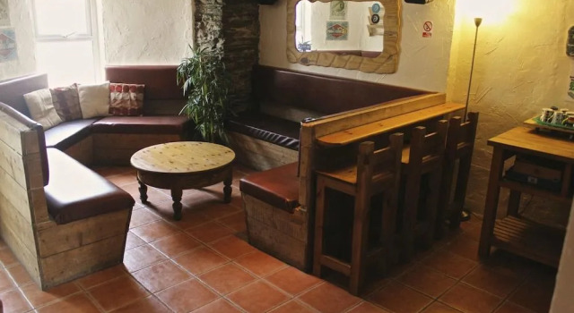 Base Surf Lodge, Забронировать Отель Отели Англии с завтраком, Завтраки