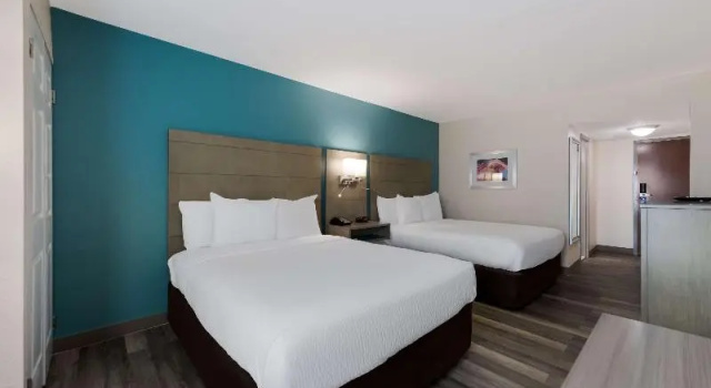 Четырёхместный номер Standard Best Western Hampton Coliseum Inn