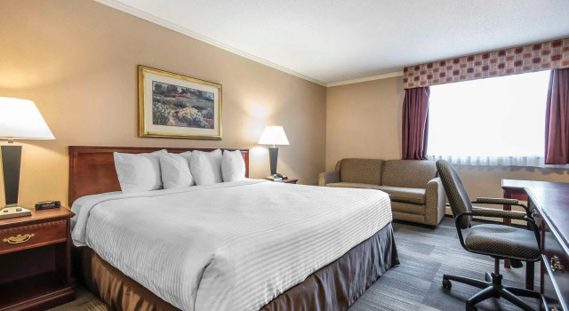 Номер Standard Super 8 by Wyndham Macleod Trail Calgary