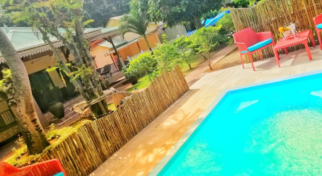 Бунгало Deluxe с 2 комнатами с балконом Casa De Leela Self Catering Guest House