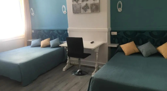 Четырёхместный номер Standard Hotel Au Chapon Fin
