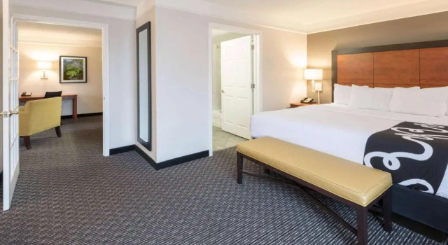 Двухместный люкс Deluxe La Quinta Inn & Suites by Wyndham San Antonio Riverwalk