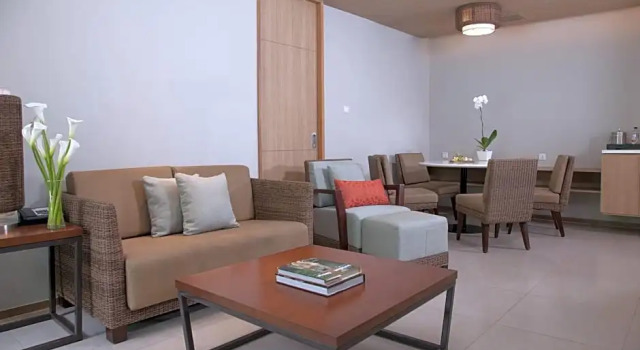Двухместный люкс c 1 комнатой с балконом и с видом на бассейн Courtyard by Marriott Bali Seminyak Resort