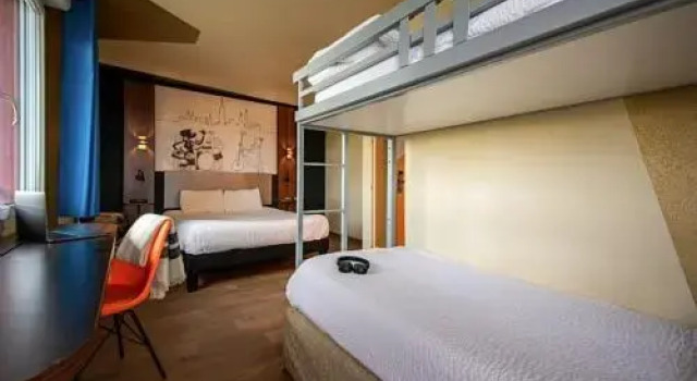 Четырёхместный семейный номер Standard с балконом Ibis Styles Toulouse Blagnac Aéroport