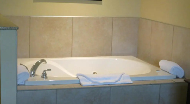 Люкс Cobblestone Inn & Suites - Brillion