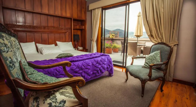 Suite con balcón Hotel Victoria