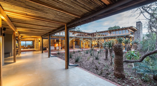 Люкс Luxury с балконом Kariega Game Reserve Ukhozi Lodge