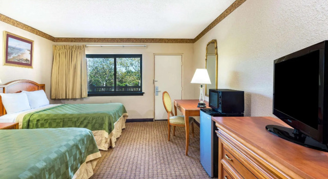 Четырёхместный номер Standard Ramada by Wyndham West Atlantic City