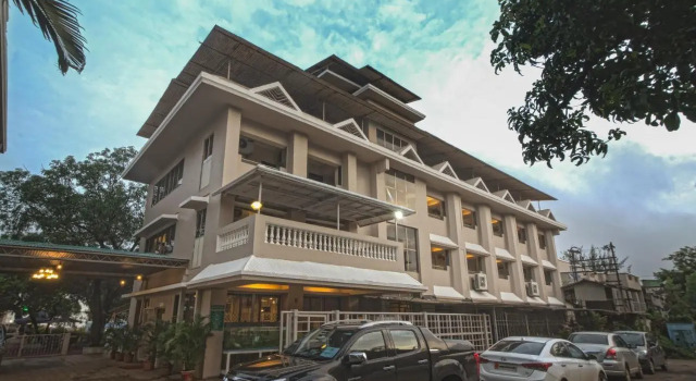 Aron Resort Lonavala Near Old Mumbai Pune Highway, Varaa Lomakeskus Hotellit New Delhi uima-altaalla, Uima-allas