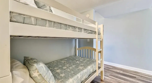 Shores Of Panama 325 - 3rd Floor, Updated, Free Fun! Sleeps 6. 1 Bedroom Condo by RedAwning, Забронировать Отель Панама-Сити Панхэндл Флорида, рядом с Загородный клуб "Сигнал Хилл"
