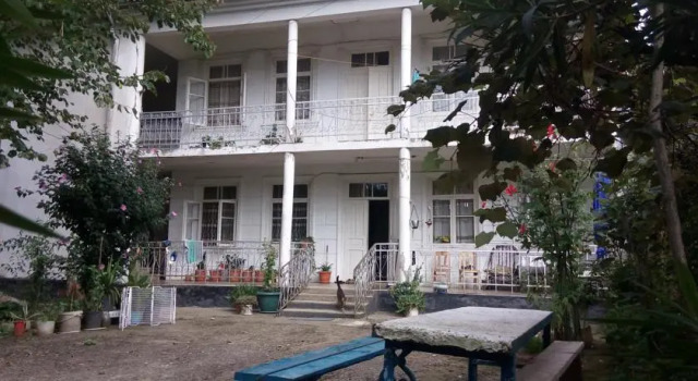 Guest House Pirvelwodebuli, Book Guesthouse Gonio 