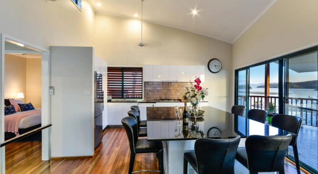 NEWLY BEAUTFULLY RENOVATED 16 The Casuarina - 3 Bedroom House With 180 Degree Ocean Views