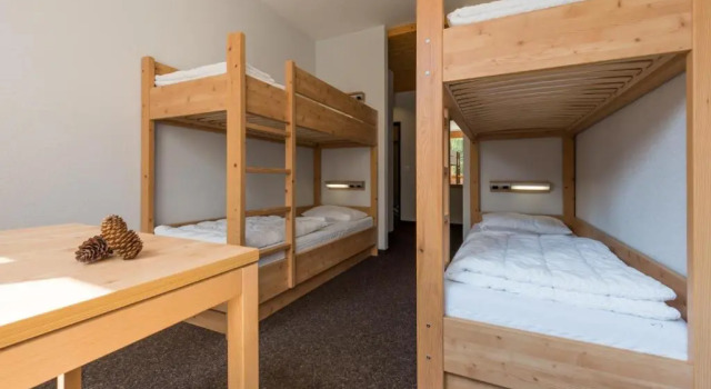 Кровать в общем номере с 6 комнатами Sport Resort Fiesch - Fiescher Hostel