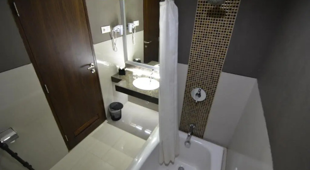 Camera Executive Howard Johnson By Wyndham Pekalongan