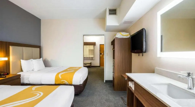 Standardowy czteroosobowy pokój Quality Suites Hotel - Lansing