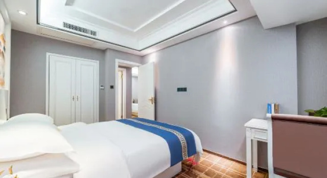 Трёхместный люкс Superior Huayu Hotel