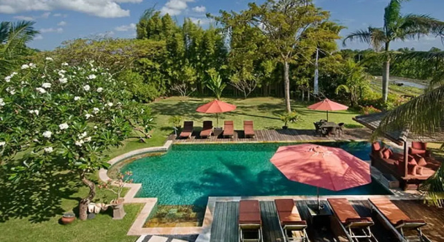 Вилла с 5 комнатами Villa Anyar