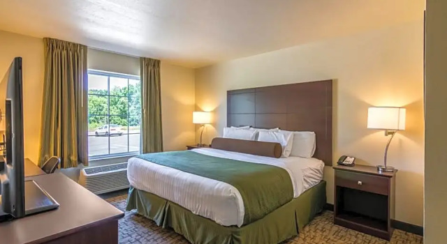 Люкс Cobblestone Inn & Suites - Barron