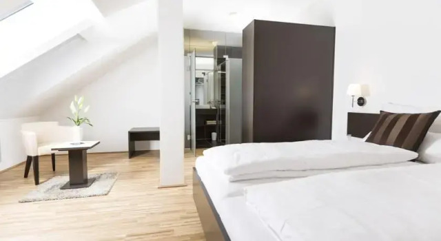 Gästezimmer by Jöchlinger, Book Hotel Gerasdorf bei Wien Weinviertel