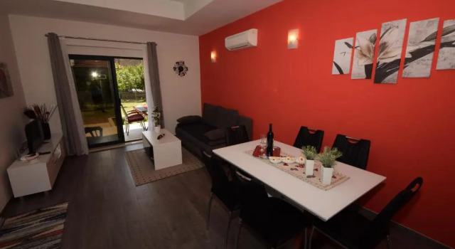 Апартаменты Apartmani Dora i Kati