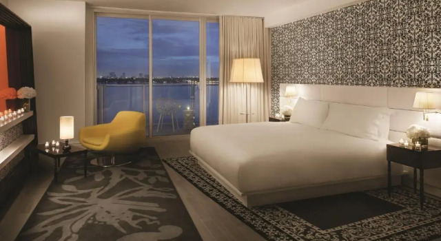 Двухместная студия-люкс с балконом и с видом на залив Mondrian South Beach