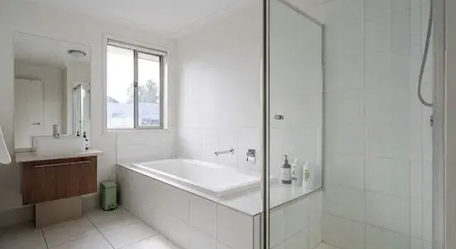 Spacious 4B House in PointCook, Prenota Hotel Melbourne 