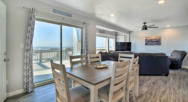 Gold Beach Home w/ Hot Tub, 1/4 Mi to Beach!, Rezerwuj Dom wakacyjny Wille w Oregon Coast, Willa