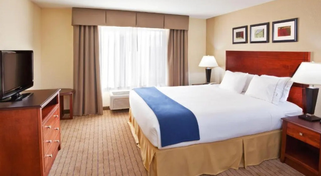 Люкс Holiday Inn Express Hotel & Suites East Lansing by IHG