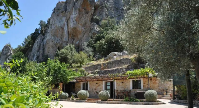 Can Valles, Book Apartment  