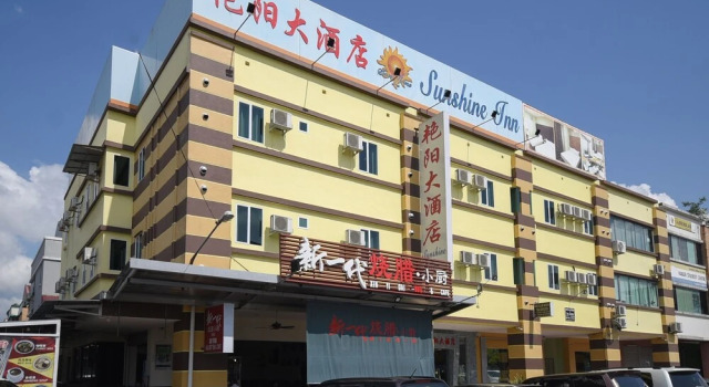 Oyo 43990 Sunshine Inn, Rezerwuj Hotel Hotele w Sarawak z parkingiem, Parking
