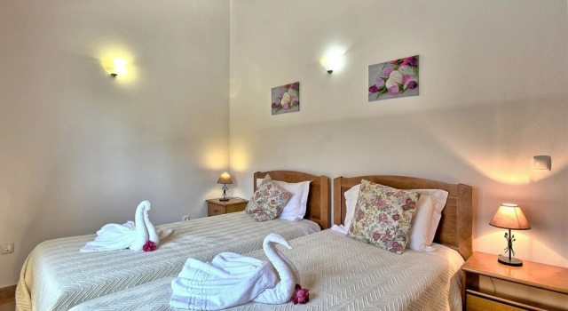 House With 4 Bedrooms in Sines, With Wonderful Mountain View, Enclosed, Забронировать Отель Синиш Побережье Алентежу