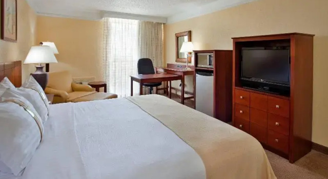 Двухместный номер Standard с балконом и с видом на бассейн Holiday Inn Ponce & El Tropical Casino by IHG