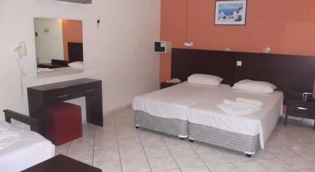Kefalonitis Hotel Apartments, Varaa Huoneisto Hotellit Paphos pysäköinnillä, lähellä Paphos Ancient Odeon, Pysäköinti