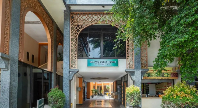 OYO 2100 At Taqwa Guest House Syariah, Book Pension Gæstehuse i North Cirebon, nær Kanoman Palace, Pension