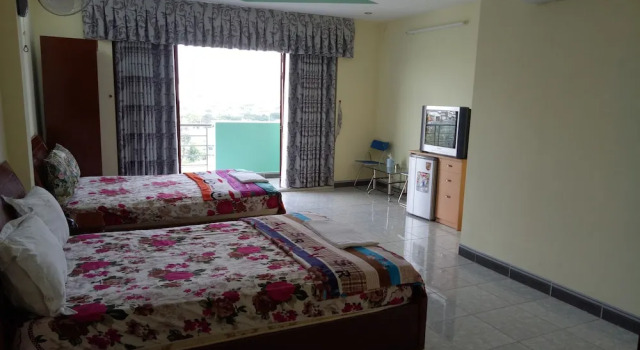 Семейный номер Standard с балконом Ngoc Loan Hotel