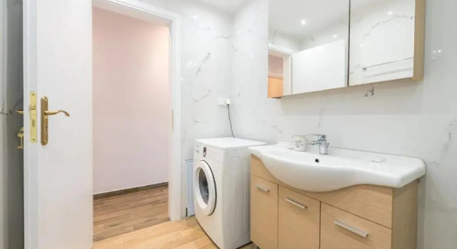 Апартаменты с 2 комнатами Glyfada Glass-Walled Designed Apt
