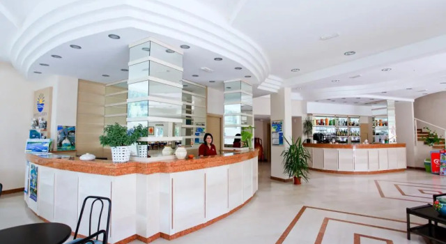 Garden, Buchen Sie Hotel Hotels in Foresta Umbra mit Pool, Schwimmbad