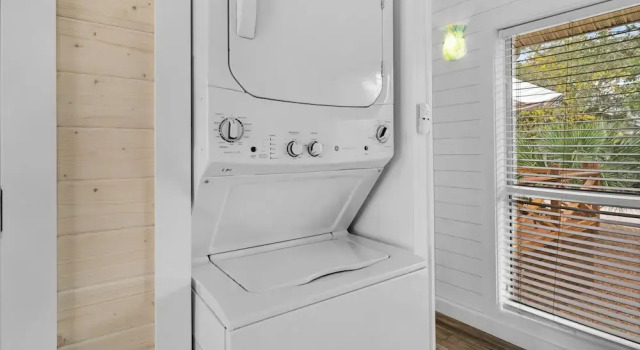 Коттедж 2BR Home, Private Heated Pool, 4 Bikes, Beach Access