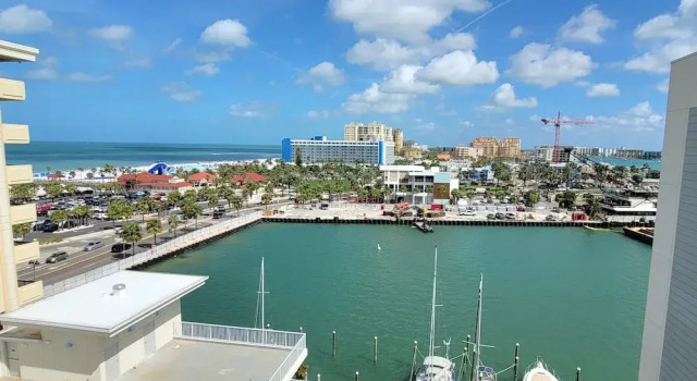 Двухместный семейный номер Standard с видом на бассейн ChartHouse Clearwater Beach Marina Hotel