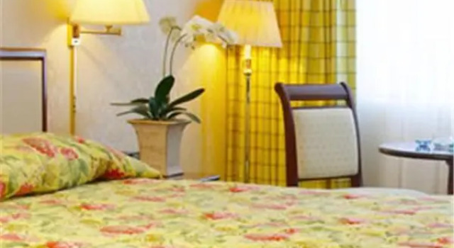 Четырёхместный номер Standard JJ Grand Hotel