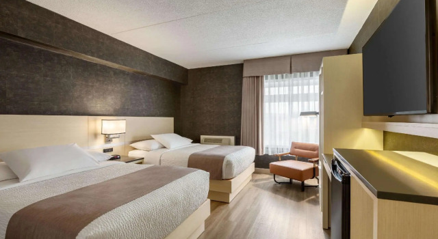Четырёхместный номер Standard Days Inn by Wyndham Toronto West Mississauga