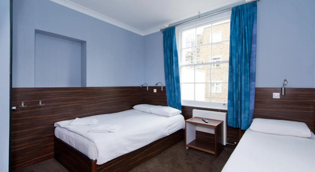 Трёхместный номер Standard Crestfield Hotel