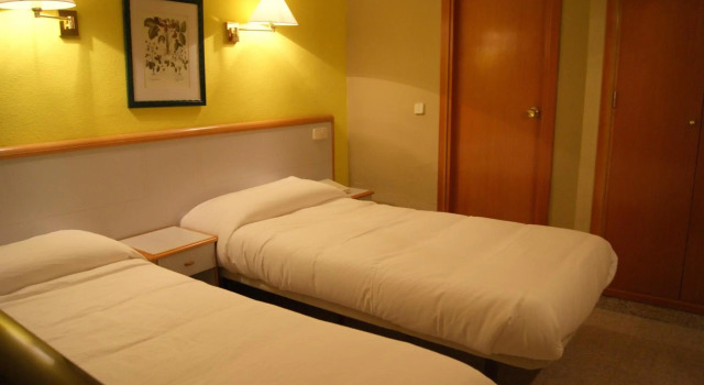 Hotel Prado Real, Varaa Hotelli Hotellit Madridin maakunta pysäköinnillä, Pysäköinti