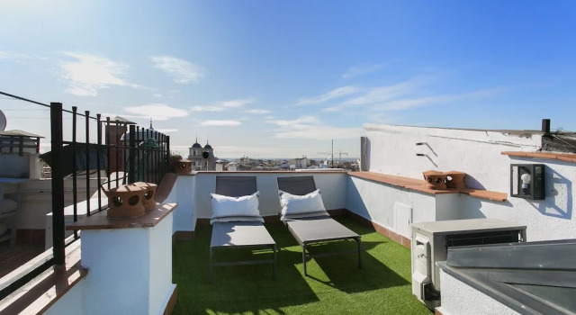 Penthouse With Private Terrace & Balcony in Plaza Mayor Square. Plaza Mayor IV, Забронировать Отель Толедо Мадрид, рядом с Дом-музей Лопе де Вега