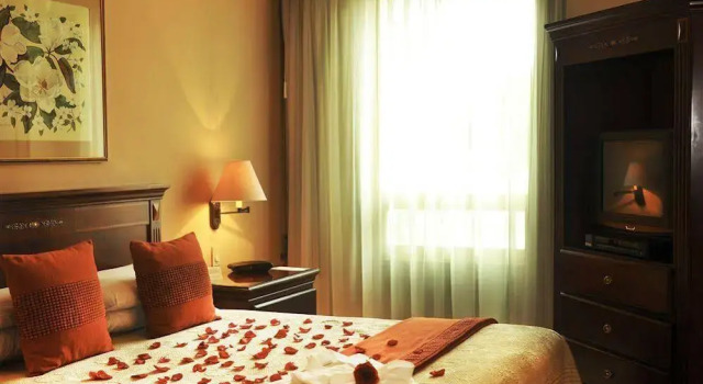 La Colina Suites Hotel