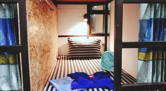 Кровать в общем номере Decho Hostel