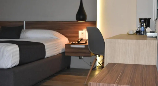 Номер Economy Estanza Hotel & Suites