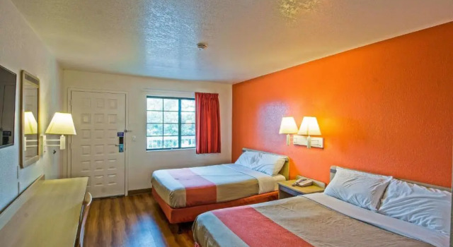 Четырёхместный номер Standard Motel 6-Redding, CA - South