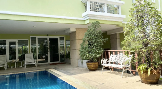Номер Standard 14 Place Sukhumvit Suites
