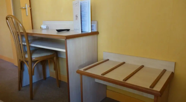 Трёхместный номер Standard с балконом "Contact Hôtel" Le Saint Rémy - Chalon Sud